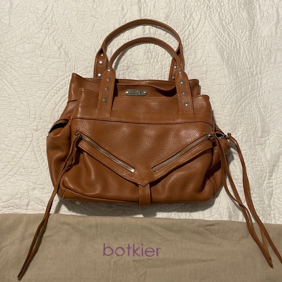 Botkier Handbags - Tan leather Botkier bag.